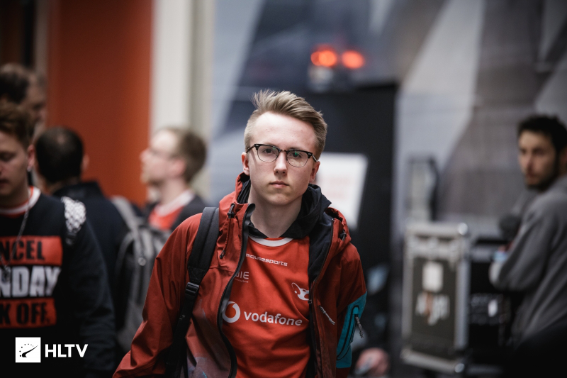 iG官方：前LSB上单选手Dove加入队伍担任中单