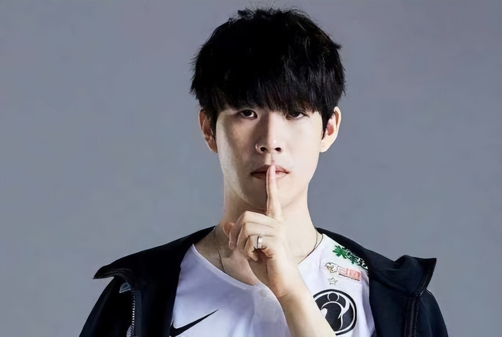 历届S赛单场分均输出排名：Uzi大嘴第二，Chovy是前十名唯一中单