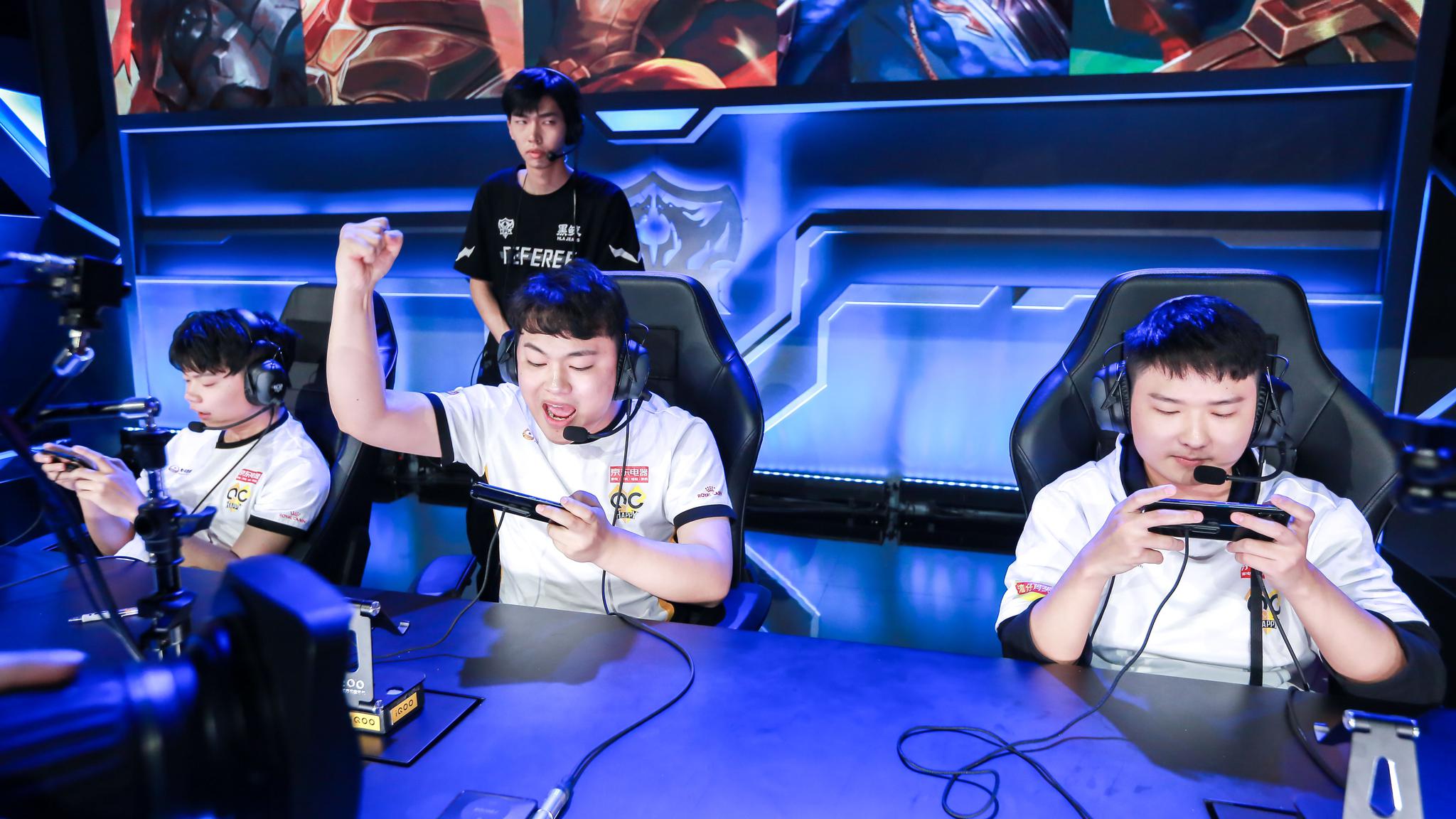 Gnar真的练习得很不错！999灵活地绕过并击杀了 Scout 一枪双杀， Top Esports 重新夺回了一分